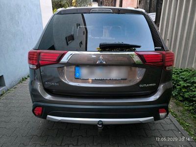 Braun Gebraucht 2017 Mitsubishi Outlander SUV | 15.000 €