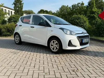 Gebraucht Hyundai i10 69 PS (50 kW) 2017 Weiß Kleinwagen