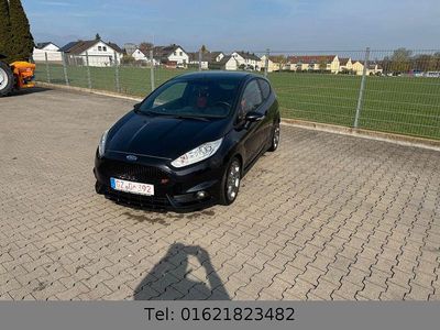 Begagnad Ford Fiesta Performance Edition 182 HK (133 kW) 2014 Svart Halvkombi