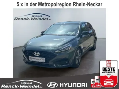 Gebraucht Hyundai i30 Advantage 101 PS (74 kW) 2024 Cypress green / mic Limousine