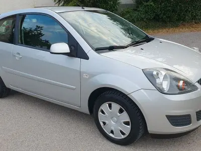 Gebraucht Ford Fiesta Style 69 PS (50 kW) 2008 Silber Kleinwagen