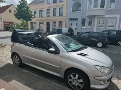 Gebraucht Peugeot 206 CC Quiksilver 109 PS (80 kW) 2004 Silber Cabrio