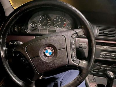 BMW 528