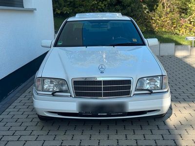 Weiß Gebraucht 1993 Mercedes C280 Limousine | 15.900 €