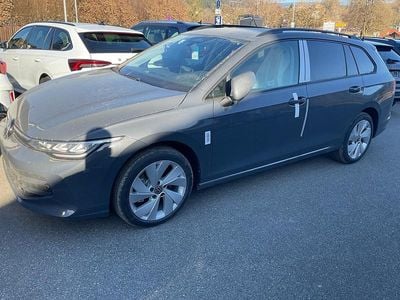 Neu VW Golf VIII Life 150 PS (110 kW) 2025 Delfin grau metallic Kombi