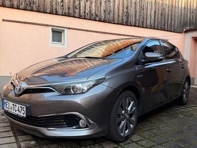 Usata Toyota Auris Hybrid Executive 136 CV (100 kW) 2016 Marrone Berlina