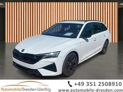 Używany Skoda Octavia RS 265 KM (194 kW) 2025 Biały Kombi