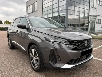 Gebraucht Peugeot 5008 Allure 131 PS (96 kW) 2021 Grau SUV