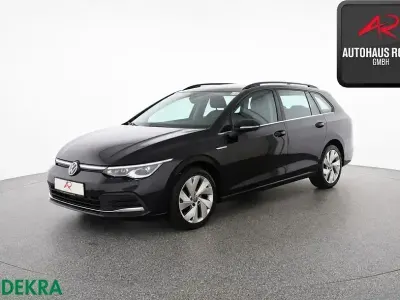 Gebraucht VW Golf VIII Style 150 PS (110 kW) 2023 Deep black perleffekt Kombi