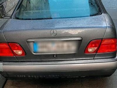 Mercedes E200
