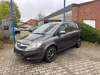 Grau Gebraucht 2012 Opel Zafira Family Van / Kleinbus | 5.100 € (Guter Preis)