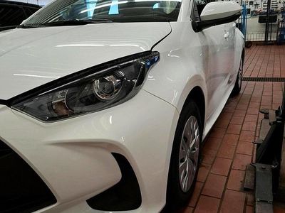Weiß Gebraucht 2021 Toyota Yaris Comfort Kleinwagen | 12.200 € (Fairer Preis)