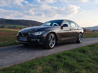 Gebraucht BMW 318 Luxury Line 143 PS (105 kW) 2012 Braun Limousine