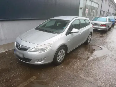 Gebraucht Opel Astra 112 PS (82 kW) 2011 Silber Kombi