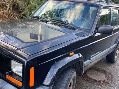 Gebraucht Jeep Cherokee Sport 115 PS (84 kW) 2000 Schwarz SUV