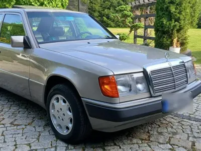 Gebraucht Mercedes 300 113 PS (83 kW) 1990 Silber Limousine