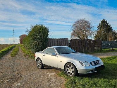 Gebraucht Mercedes SLK230 193 PS (141 kW) 1999 Silber Cabrio