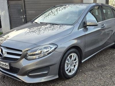 Grau Gebraucht 2015 Mercedes B180 Urban Van / Kleinbus | 6.490 € (Fairer Preis)