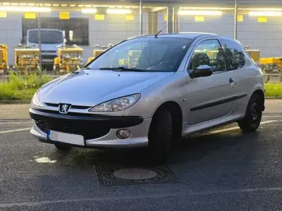 Gebraucht Peugeot 206 88 PS (64 kW) 1999 Silber Kleinwagen