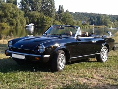 Usado Fiat 124 105 HP (77 kW) 1984 Preto Cabrios