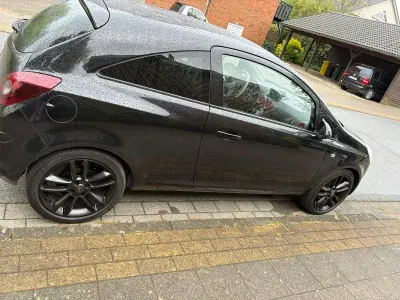Używany Opel Corsa 90 KM (66 kW) 2008 Czarny Hatchback