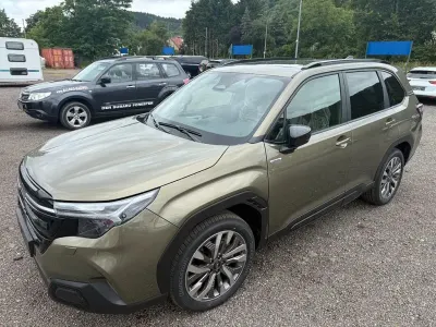 Neu Subaru Forester Platinum 136 PS (100 kW) 2025 Grün SUV