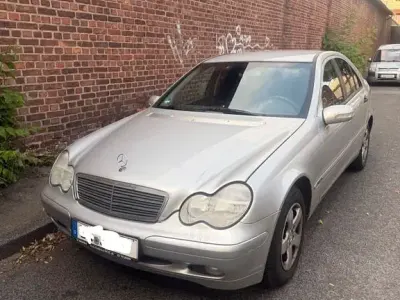 Gebraucht Mercedes C200 Classic 116 PS (85 kW) 2002 Silber Limousine