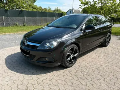 Gebraucht Opel Astra GTC Sport 116 PS (85 kW) 2010 Schwarz Kleinwagen