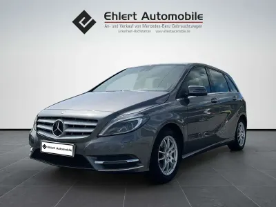 Gebraucht Mercedes B200 156 PS (114 kW) 2014 Mountaingrau Kleinwagen