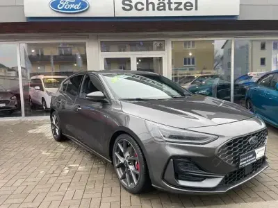 Używany Ford Focus ST 280 KM (205 kW) 2023 Szary Sedan/Limuzyna