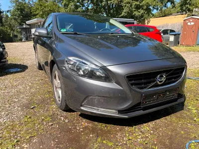 Gebraucht Volvo V40 Kinetic 114 PS (83 kW) 2014 Grau Limousine