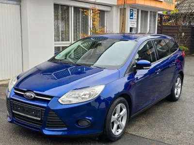 Używany Ford Focus Trend 101 KM (74 kW) 2014 Niebieski Kombi