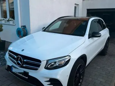 Używany Mercedes GLC250 AMG 211 KM (155 kW) 2019 Biały SUV