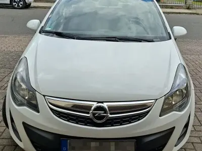 Gebraucht Opel Corsa Color Edition 69 PS (50 kW) 2014 Weiß Kleinwagen
