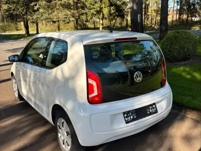Usado VW up! Basis 60 CV (44 kW) 2014 Blanco Utilitario