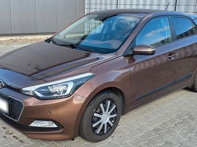 Gebraucht Hyundai i20 90 PS (66 kW) 2015 Braun Kleinwagen