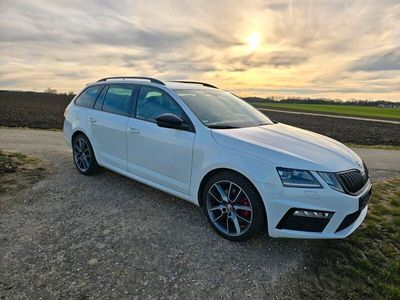 gebraucht Skoda Octavia weiß 2018 RS Line Kombi 2.0 TDI Navi Xenon SHZ