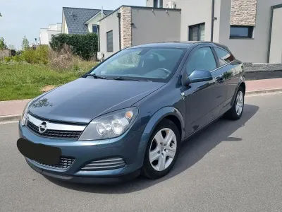 Begagnad Opel Astra GTC Eco 90 HK (66 kW) 2010 Grå Halvkombi
