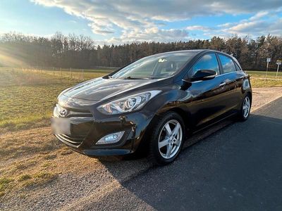 Gebraucht Hyundai i30 Style 99 PS (72 kW) 2012 Schwarz Limousine