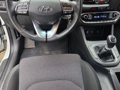 Weiß Gebraucht 2021 Hyundai i30 Edition 30 Limousine | 16.600 € (Fairer Preis)