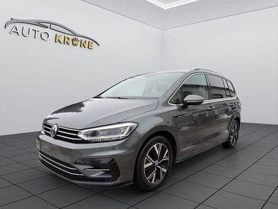 Grau Gebraucht 2019 VW Touran Highline Van / Kleinbus | 17.390 € (Fairer Preis)