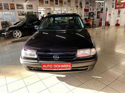 Gebraucht Opel Astra 60 PS (44 kW) 1995 Nachtblaumetallic Limousine