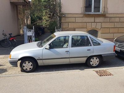 Gebraucht Opel Kadett 75 PS (55 kW) 1988 Silber Kleinwagen
