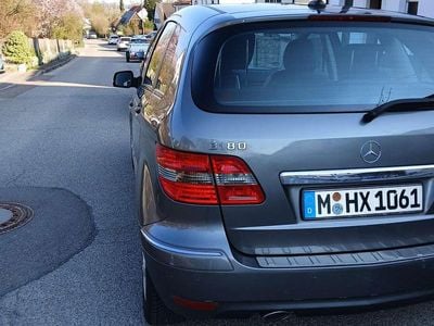 Mercedes B180