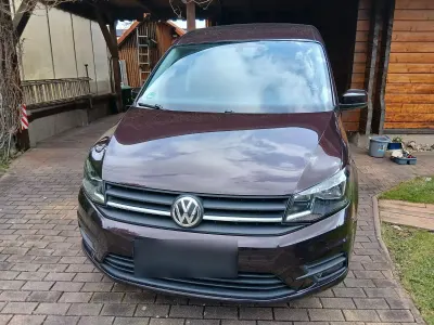 Usado VW Caddy Trendline 86 HP (63 kW) 2016 Roxo Monovolume