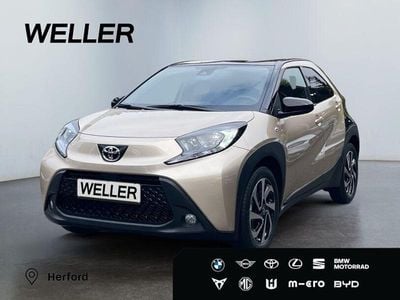 Neu Toyota Aygo 72 PS (52 kW) 2025 Ginger beige metallic/dach mysticschwarz mica Kleinwagen