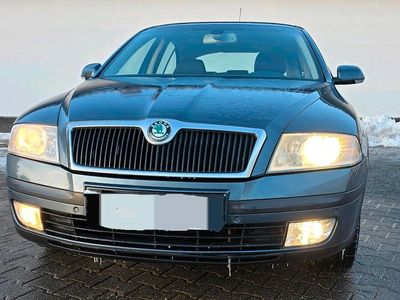 Grau Gebraucht 2006 Skoda Octavia Kleinwagen | 2.500 € (Fairer Preis)