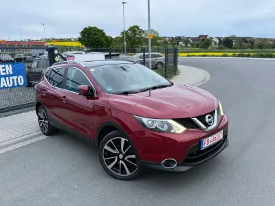 Gebraucht Nissan Qashqai Tekna 110 PS (80 kW) 2015 Rot SUV