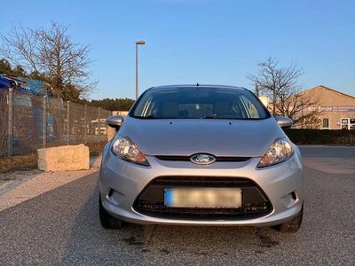 Gebraucht Ford Fiesta Trend 82 PS (60 kW) 2009 Silber Kleinwagen
