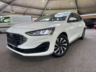 Gebraucht Ford Focus Titanium 125 PS (91 kW) 2023 Frostweiß Kombi